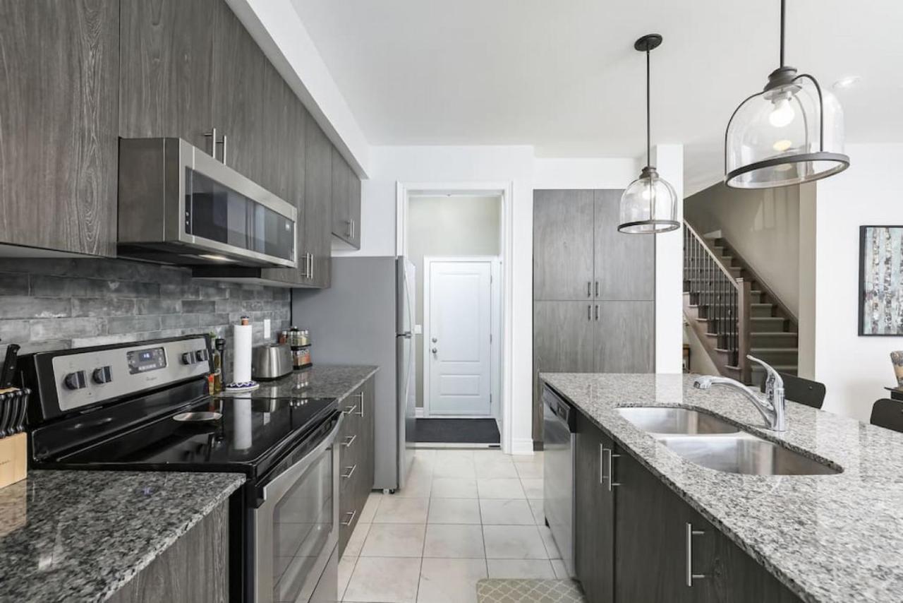 Exceptional 3 Bdrm Townhome - 4 Seasons Rental Collingwood Exterior photo