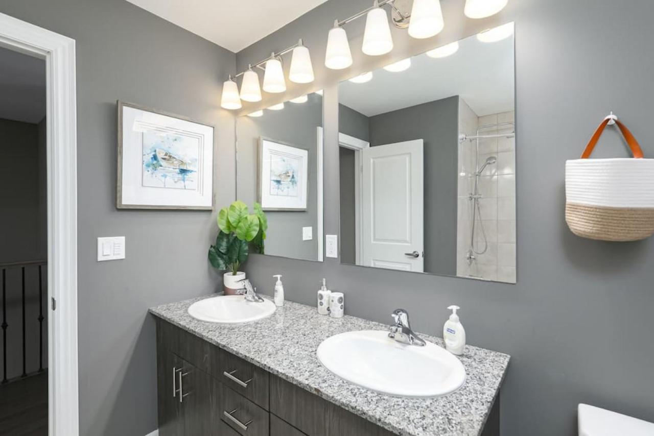 Exceptional 3 Bdrm Townhome - 4 Seasons Rental Collingwood Exterior photo